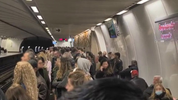 Αναστάτωση στο Μετρό: Νεαρά άτομα τράβηξαν τον μοχλό κινδύνου σε συρμό προς Ελληνικό