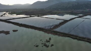 Ηπειρος: Φούσκωσε ο Λούρος από τις βροχοπτώσεις και καλλιέργειες βυθίστηκαν στο νερό