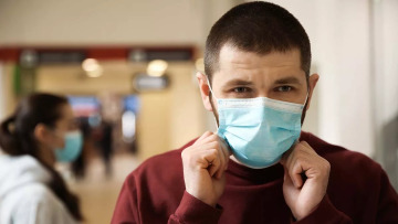 Χειμώνας και ιοί: Γιατί η χρήση μάσκας στους χώρους υγείας παραμένει κρίσιμη