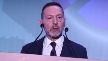 Η ελληνική οικονομία πάει καλά, προϋπόθεση για να συνεχίσει είναι η πολιτική σταθερότητα, λέει ο Στουρνάρας