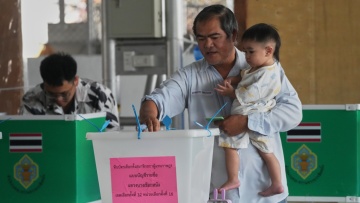 Ταϊλάνδη: 53 εκατομμύρια ψηφοφόροι στις κάλπες για εκλογές και δημοψήφισμα συνταγματικής αναθεώρησης 