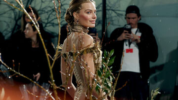 Η Μάργκοτ Ρόμπι απαντά σε όσους την κατακρίνουν για τον ρόλο της στα Ανεμοδαρμένα Ύψη και την ηλικία της