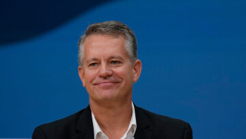 Από αποθηκάριος, CEO: Η διαδρομή του επικεφαλής της μεγαλύτερης εταιρείας παγκοσμίως