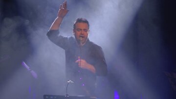 Carnival with… the King: Ο Δώρος Δημοσθένους τραγουδά Έλβις Πρίσλεϊ στο Half Note Jazz Club