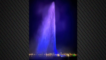 Το εμβληματικό Jet d’Eau της Γενεύης στα γαλανόλευκα για την παγκόσμια ημέρα ελληνικής γλώσσας