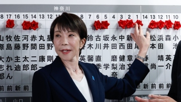 Ιστορική νίκη της Σανάε Τακαΐτσι στην Ιαπωνία:  Ράλι στις ασιατικές αγορές, ξεπέρασε τις 57.000 μονάδες ο Nikkei
