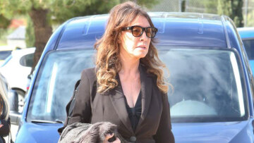 Συγγενείς και φίλοι στο τελευταίο αντίο του θρύλου της νυχτερινής διασκέδασης Λάκη Ραπτάκη