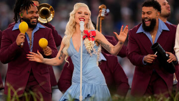 Αντιδράσεις για την εμφάνιση της Lady Gaga στο Super Bowl 2026: «Είναι AI ή η Lady Ozempic Gaga;»