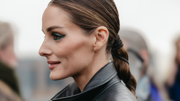 Η Olivia Palermo μας έδωσε την πιο stylish ιδέα για να χτενίσουμε τα μαλλιά μας όταν δεν θέλουμε να τα αφήσουμε κάτω
