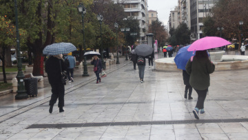 Άστατος καιρός με βροχές και καταιγίδες τις επόμενες ημέρες, πώς θα κάνουμε Τσικνοπέμπτη

