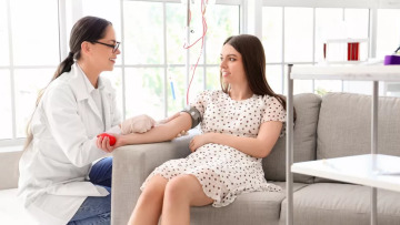 «Γίνε μέρος της λύσης, χάρισε ζωή»: Εθελοντική αιμοδοσία στο Σεράφειο του Δήμου Αθηναίων από το ΕΚΕΑ
