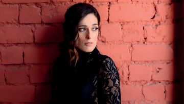 Η Βερόνικα Δαβάκη μεταμορφώνεται στη «Λοκαντιέρα»