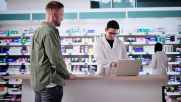 Ποια ακριβά φάρμακα θα παίρνουν δωρεάν από τα φαρμακεία της γειτονιάς οι ασθενείς
