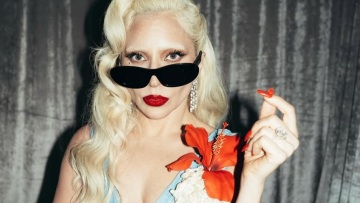 Η Lady Gaga ευχαρίστησε τον Μπαντ Μπάνι παρά τα αρνητικά σχόλια για τη συνεργασία τους στο Half Time του Superbowl (βίντεο)