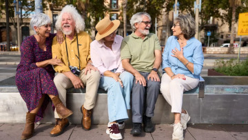 Πού ζουν οι γηραιότεροι άνθρωποι της Ευρώπης – Τι αποκαλύπτει η γεωγραφία για μία ήπειρο που γερνά άνισα
