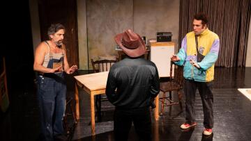 «Killer Joe»: Το βραβευμένο έργο για την ανθρώπινη απελπισία, τη βία και την εξουσία στο θέατρο Αλκμήνη