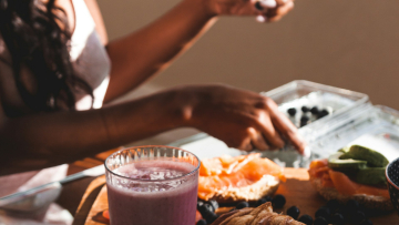 Η πρωινή ρουτίνα 30/30/30 και γιατί συζητιέται τόσο πολύ για την απώλεια βάρους
