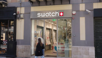 Τι συμβαίνει με τη Swatch; Η εταιρεία με τα διάσημα ρολόγια στο πιο κρίσιμο σταυροδρόμι της ιστορίας της