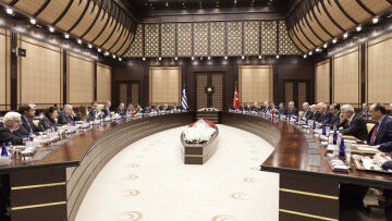 Τα επτά κείμενα που υπογράφτηκαν στο πλαίσιο του 6ου Ανώτατου Συμβουλίου Συνεργασίας Ελλάδας-Τουρκίας