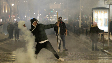 Επεισόδια σε νέα αντικυβερνητική διαδήλωση στα Τίρανα, 16 αστυνομικοί τραυματίες