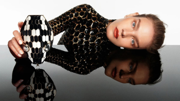 Οι νέες τσάντες-αριστουργήματα από τη Μαίρη Κατράντζου για τον οίκο Bvlgari