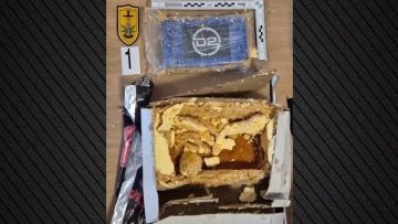 Έμποροι ναρκωτικών στην Τσεχία διακινούσαν κοκαΐνη κρυμμένη σε τούρτες: Δείτε βίντεο