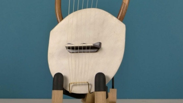 Αρχαία ελληνική λύρα από οργανοποιείο στην Ευρωπό, στο soundtrack μιας παγκόσμιας κινηματογραφικής επιτυχίας