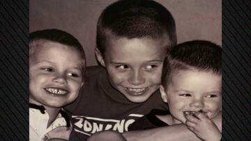 Η φωτογραφία του Κρουζ Μπέκαμ με τον αδερφό του Μπρούκλιν με τους στίχους τραγουδιού που μιλούν για «κάτι ιερό που έχασε»