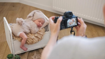 Μπορεί να σταματήσει να «γερνάει» η Ελλάδα και να αυξηθούν ξανά οι γεννήσεις; Τι δείχνουν τα στοιχεία
