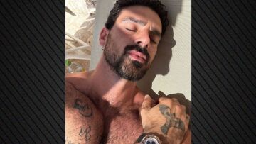 Ο Μικέλε Μορόνε ποζάρει γυμνός στο Instagram
