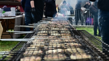 Τσικνοπέμπτη: Σταθερές τιμές και επάρκεια κρεάτων στην αγορά της Θεσσαλονίκης, αλλά με μειωμένες παραγγελίες