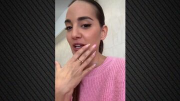 Η Ρία Ελληνίδου πήγε στο μαγαζί του Δημήτρη Αλεξάνδρου: Όταν αφήνεις τους άντρες να διαλέξουν το χρώμα για τα νύχια
