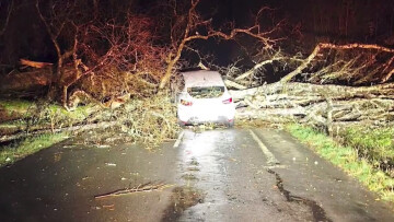 Ένας νεκρός και 850.000 σπίτια χωρίς ρεύμα από την καταιγίδα Nils που σάρωσε τη Γαλλία 