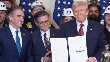 Τραμπ: Εντολή στις Ένοπλες Δυνάμεις των ΗΠΑ να τροφοδοτούνται με ρεύμα από μονάδες άνθρακα