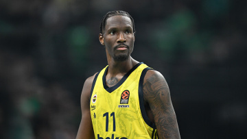 Ποιος είναι ο Νάιτζελ Χέιζ-Ντέιβις, όταν δεν φορτώνει τα καλάθια με πόντους: Το πτυχίο στα Οικονομικά, οι επενδυτικές συμβουλές και ο «Σλάι»