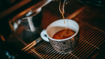 Είναι επίσημο: Η καφεϊνη συνδέεται με χαμηλότερο κίνδυνο άνοιας