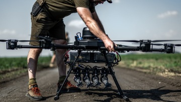 Αποστολή «διανομή μπισκότων» στα χαρακώματα της Ουκρανίας: Οι επιχειρήσεις που δίνουν χαμόγελο στον ζόφο του πολέμου