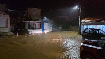 Νέες πλημμύρες σε Χίο και Κρήτη: Ποτάμια οι δρόμοι, κατολισθήσεις και πτώσεις δέντρων, δείτε εικόνες
