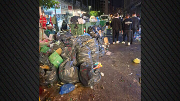 Απίστευτες εικόνες στη Θεσσαλονίκη, γέμισαν σκουπίδια οι δρόμοι μετά την Τσικνοπέμπτη: Μάζεψαν 15,5 τόνους περισσότερα απορρίμματα