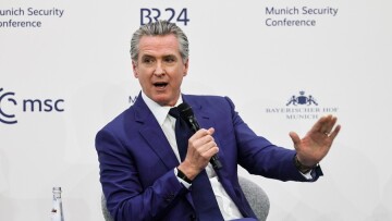 Επίθεση Νιούσομ στον Τραμπ από το Μόναχο: Είναι ο πιο καταστροφικός πρόεδρος όλων των εποχών