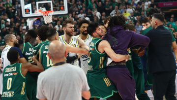 Παραλίγο σύρραξη στο ΟΑΚΑ μετά το δραματικό φινάλε στο Παναθηναϊκός-Φενέρ: Επεισόδιο ανάμεσα σε Λεσόρ και Μπάλντουιν, δείτε βίντεο