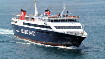 Βλάβη στο πλοίο «Άρτεμις» κατά την αναχώρησή του από Λαύριο για Κυκλάδες, επέστρεψε με ασφάλεια στο λιμάνι
