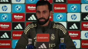 Αυτό είναι το μυστικό όπλο που κρατάει ενωμένη τη Ρεάλ Μαδρίτης: Ο ρόλος του… γκρι καναπέ του Αρμπελόα

