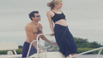 Love Story: Γιατί είναι τόσο δύσκολο να αποτυπωθεί το στυλ της Carolyn Bessette-Kennedy;
