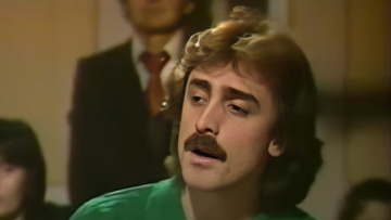 Διονύσης Θεοδόσης: Το άδοξο τέλος του τραγουδιστή που στράφηκε στον Θεό - Ο καρκίνος και οι συνεργασίες με μεγάλα ονόματα