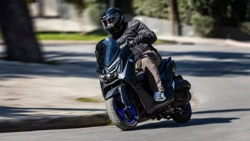 Δοκιμάζουμε το ανανεωμένο best-seller των σκούτερ - Πόσο κοστίζει στην Ελλάδα;
