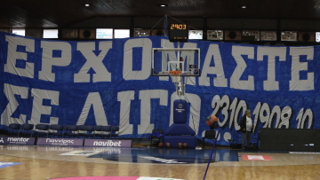 Το χιουμοριστικό πανό των οπαδών του Ηρακλή στο ματς με τον Ολυμπιακό: «Ερχόμαστε σε λίγο»