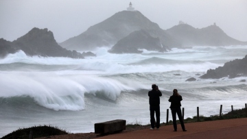 Ισπανία: Η καταιγίδα Οριάνα σαρώνει τη χώρα με έντονες βροχοπτώσεις και θυελλώδεις ανέμους