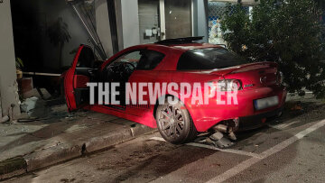 Σοβαρό τροχαίο ατύχημα στον Βόλο, Ι.Χ. εξετράπη και κατέληξε σε φροντιστήριο