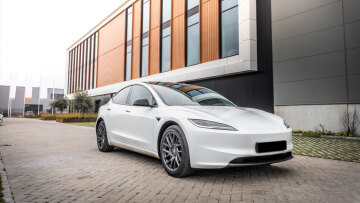 Έδωσε 140.000 δολάρια για Tesla: Δύο χρόνια μετά έμαθε πόσο αξίζει και δεν το χάρηκε καθόλου